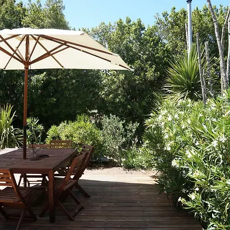 Les Cabanes De Talais