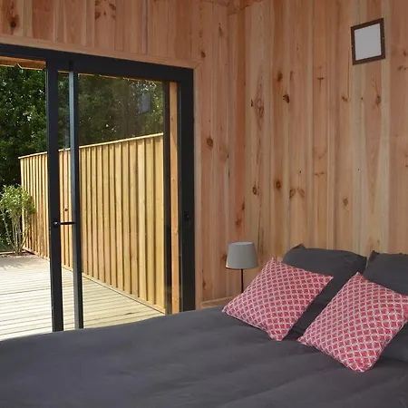 Les Cabanes De Talais