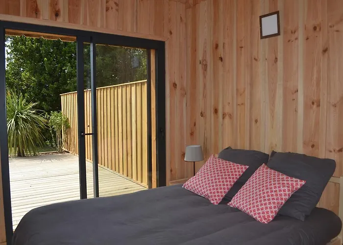 Les Cabanes De Talais