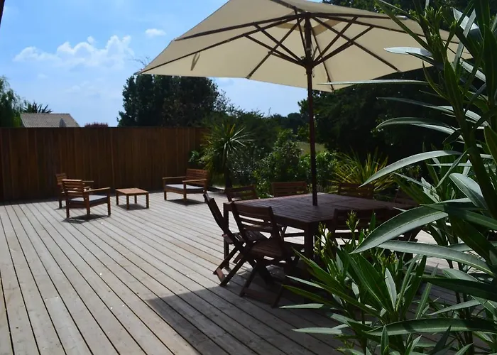 Les Cabanes De Talais