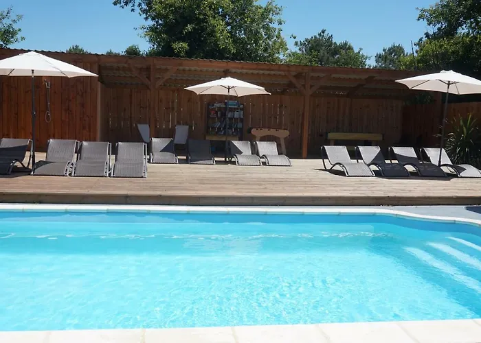 Les Cabanes De Talais