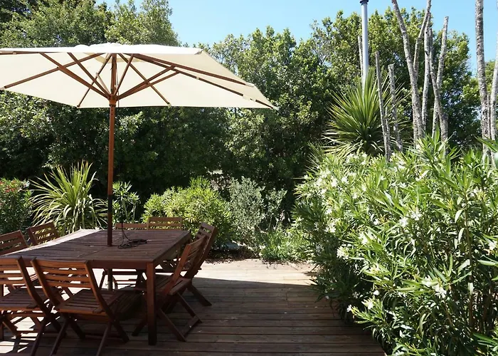 Les Cabanes De Talais